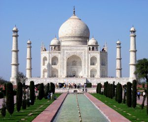 Taj_Mahal_in_March_2004